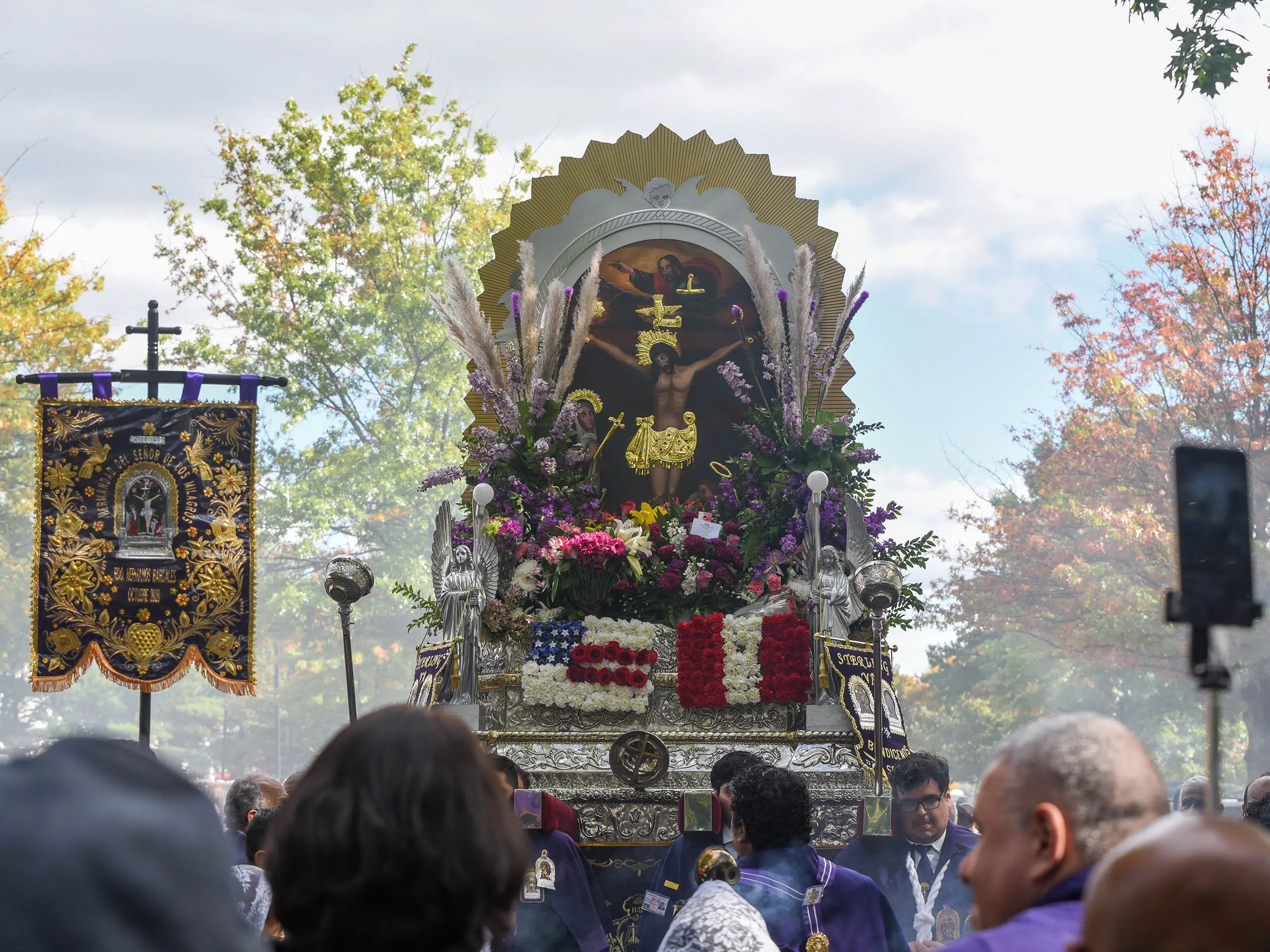 Devoción peruana al Señor de los Milagros inspira procesión en Sterling Arlington Catholic Herald